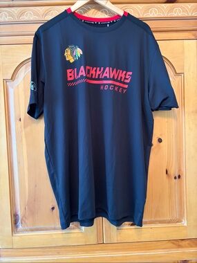 Fanatics Black Blackhawks Graphic Tee with Red Logo